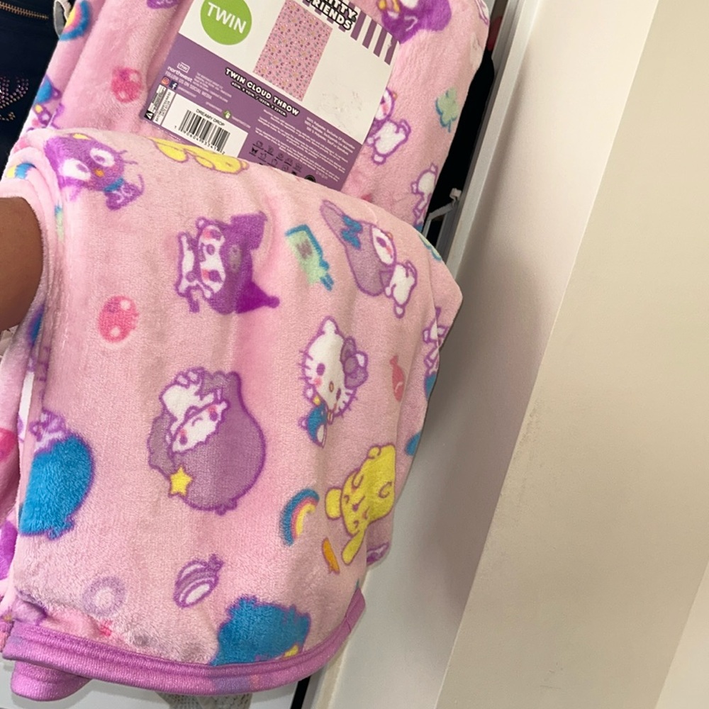 Super Cute Rare Hello Kitty & Friends Twin Cloud Throw - Dreamy Drop